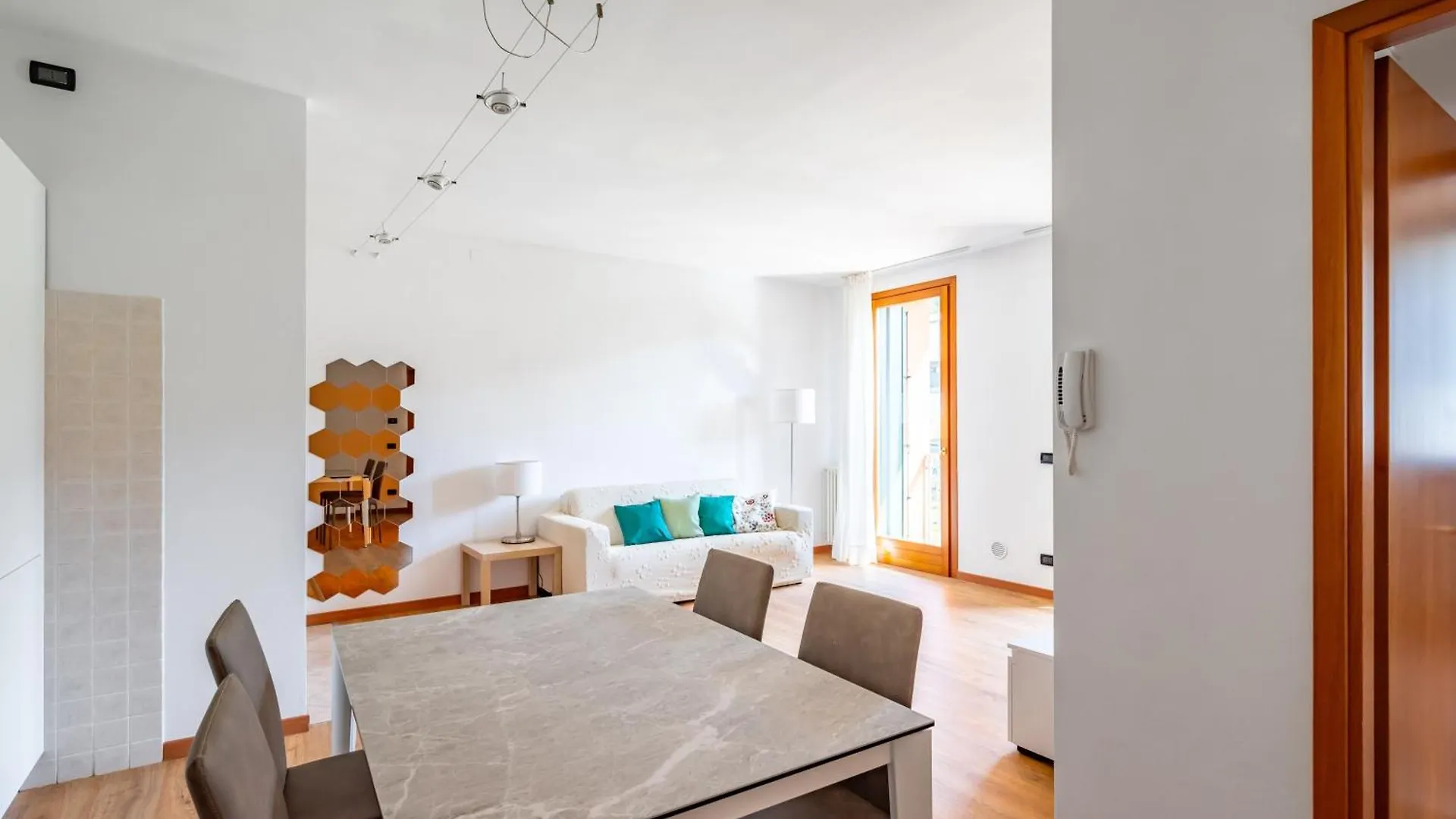 Into The Green! Arqua Petrarca Flat & Garage Apartment