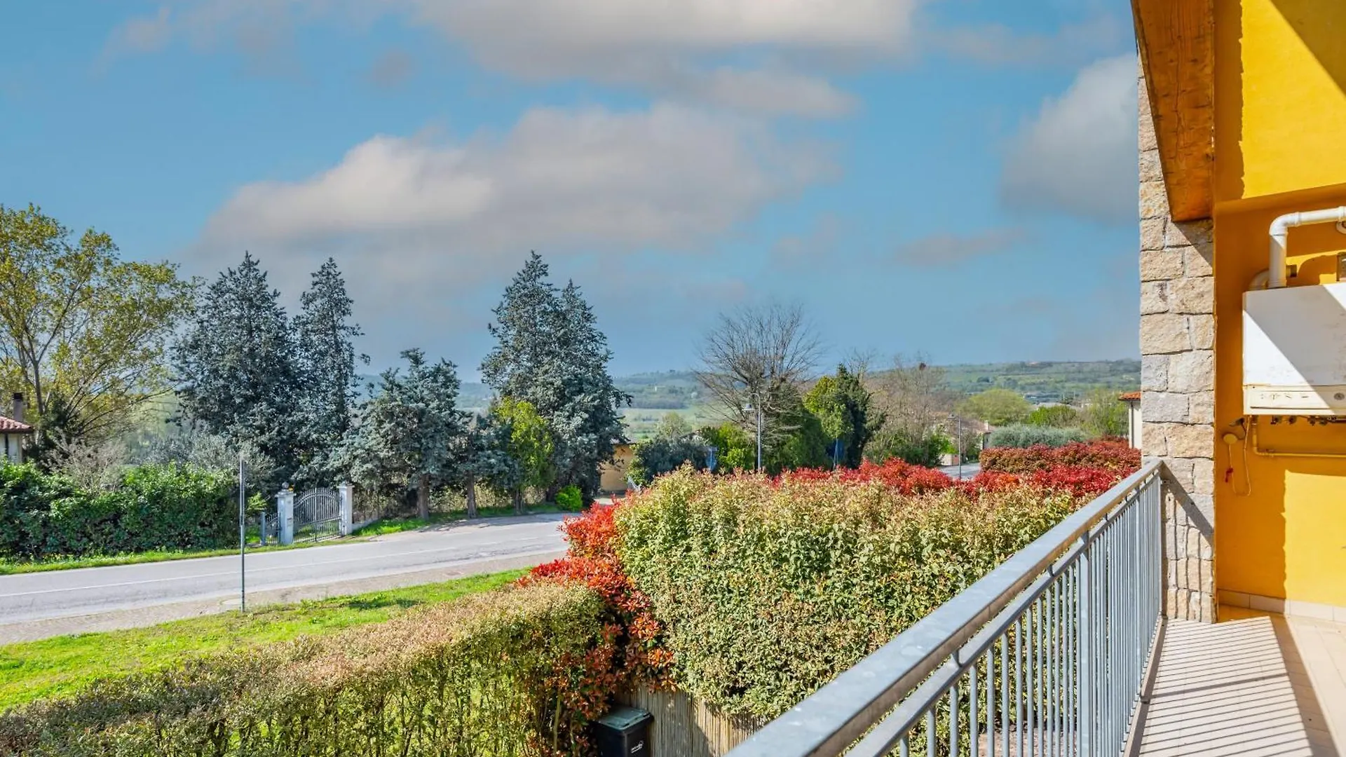 Into The Green! Arqua Petrarca Flat & Garage 0*,  Italy