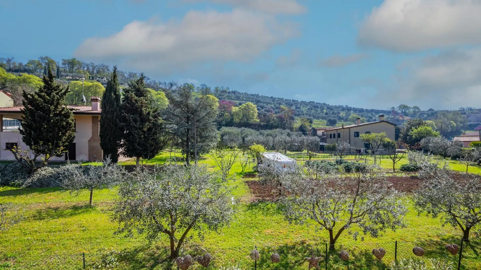 Apartment Into The Green! Arqua Petrarca Flat & Garage Italy