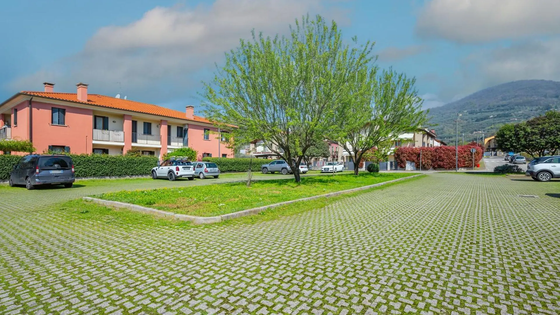 Apartment Into The Green! Arqua Petrarca Flat & Garage